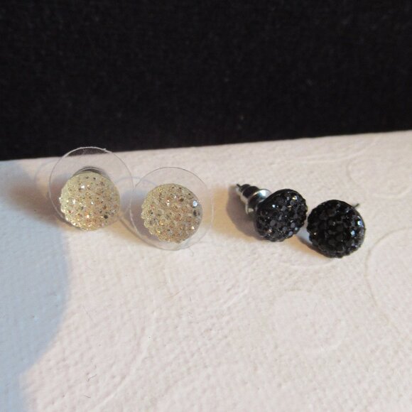 2 pairs of stud earrings, Black, Champagne, Unused, - Picture 2 of 6